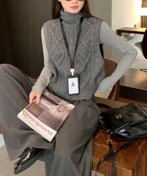 Vipoa(ヴィポア)の「タートルネックツイストセーターベスト(ベスト・レディース・グレー/ベージュ・FREE)」の12枚目の写真