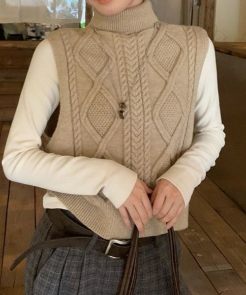 Vipoa(ヴィポア)の「タートルネックツイストセーターベスト(ベスト・レディース・グレー/ベージュ・FREE)」の21枚目の写真