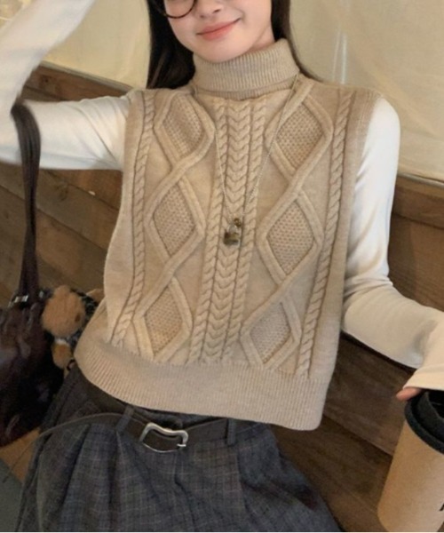 Vipoa(ヴィポア)の「タートルネックツイストセーターベスト(ベスト・レディース・グレー/ベージュ・FREE)」の22枚目の写真