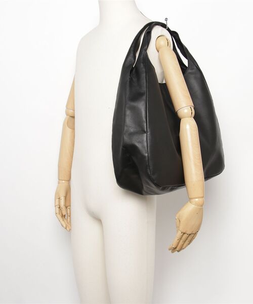 ADAM PATEK（アダムパテック）の「【ADAMPATEK/アダムパテック】water repellent leather one shoulder tote bag/撥水レザーワンショルダートートバッグ（トートバッグ・レディース・ブラック・FREE）」の8枚目の写真