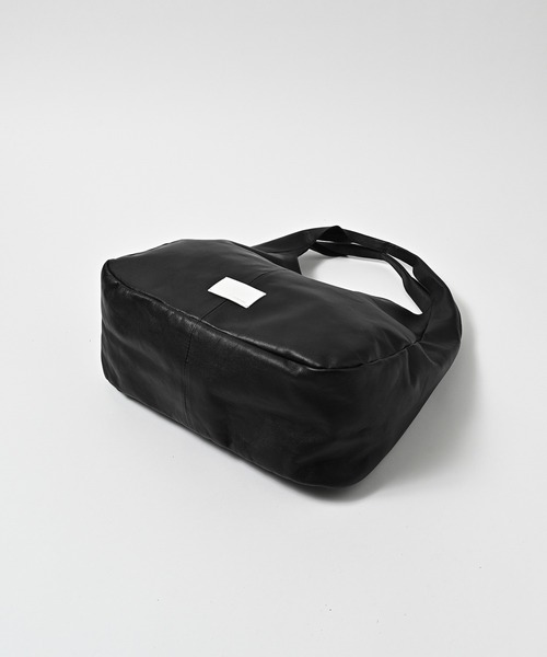 ADAM PATEK（アダムパテック）の「【ADAMPATEK/アダムパテック】water repellent leather one shoulder tote bag/撥水レザーワンショルダートートバッグ（トートバッグ・レディース・ブラック・FREE）」の4枚目の写真
