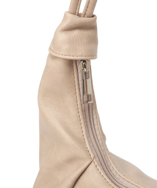 earth music&ecology(アースミュージックアンドエコロジー)の「クロワッサンバッグ(ショルダーバッグ・レディース・キャメル/ブラック/グレイッシュベージュ・FREE)」の9枚目の写真