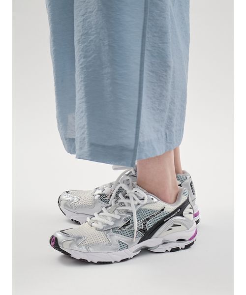 MIZUNO(ミズノ )の「【emmi|Mizuno】WAVE RIDER 10(スニーカー・レディース・ホワイト・23/23.5/24/24.5/25)」の9枚目の写真