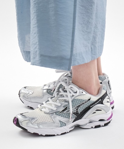 MIZUNO(ミズノ )の「【emmi|Mizuno】WAVE RIDER 10(スニーカー・レディース・ホワイト・23/23.5/24/24.5/25)」の1枚目の写真
