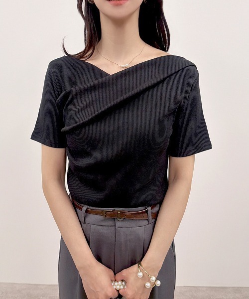 CLOTHY(クロシィ)の「【デコルテをきれいに見せるアシメ風デザイン】テレコ半袖カシュクールT(Tシャツ/カットソー・レディース・ブラック/アイボリー/ホワイト系/ブラック系・MEDIUM/LARGE)」の19枚目の写真