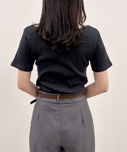 CLOTHY(クロシィ)の「【デコルテをきれいに見せるアシメ風デザイン】テレコ半袖カシュクールT(Tシャツ/カットソー・レディース・ブラック/アイボリー/ホワイト系/ブラック系・MEDIUM/LARGE)」の21枚目の写真