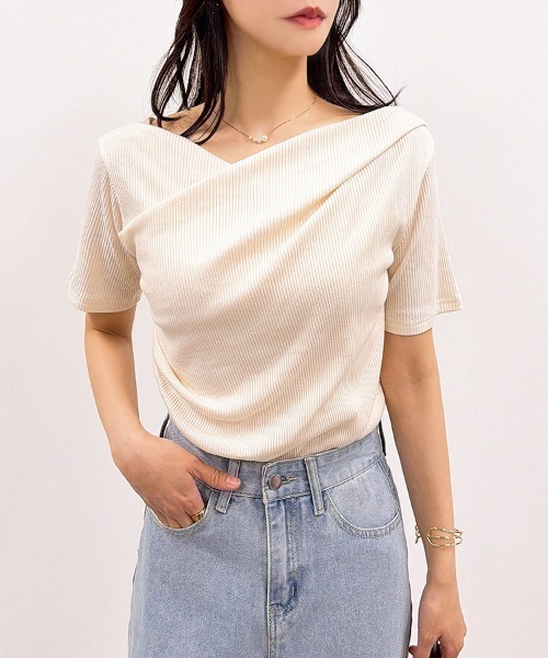 CLOTHY(クロシィ)の「【デコルテをきれいに見せるアシメ風デザイン】テレコ半袖カシュクールT(Tシャツ/カットソー・レディース・ブラック/アイボリー/ホワイト系/ブラック系・MEDIUM/LARGE)」の15枚目の写真