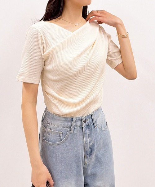 CLOTHY(クロシィ)の「【デコルテをきれいに見せるアシメ風デザイン】テレコ半袖カシュクールT(Tシャツ/カットソー・レディース・ブラック/アイボリー/ホワイト系/ブラック系・MEDIUM/LARGE)」の16枚目の写真