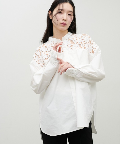 LARUTA(ラルータ)の「【LARUTA】刺繍レース切替シャツ(シャツ/ブラウス・レディース・オフホワイト/ストライプ/ネイビー/ダークブラウン・FREE)」の3枚目の写真