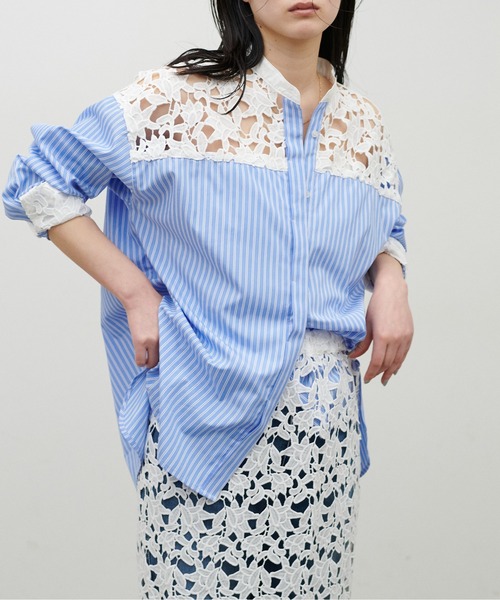 LARUTA(ラルータ)の「【LARUTA】刺繍レース切替シャツ(シャツ/ブラウス・レディース・オフホワイト/ストライプ/ネイビー/ダークブラウン・FREE)」の4枚目の写真