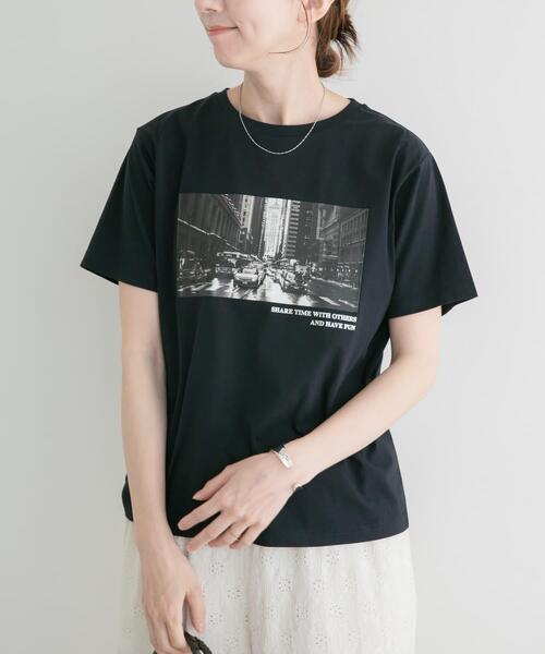 ITEMS URBANRESEARCH(アイテムズ アーバンリサーチ)の「箔プリントフォトTシャツ(Tシャツ/カットソー・レディース・ホワイト系その他/ブラウン/ホワイト/ネイビー・FREE)」の4枚目の写真