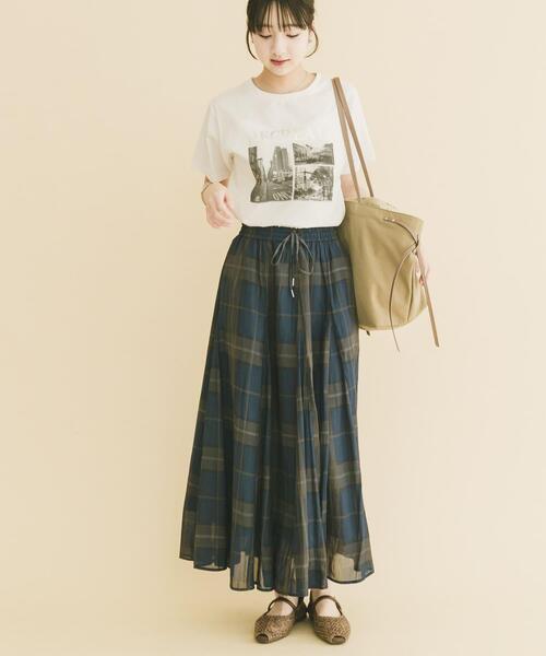 ITEMS URBANRESEARCH(アイテムズ アーバンリサーチ)の「箔プリントフォトTシャツ(Tシャツ/カットソー・レディース・ホワイト系その他/ブラウン/ホワイト/ネイビー・FREE)」の5枚目の写真