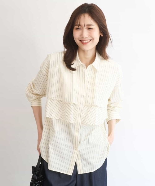 MK MICHEL KLEIN（エムケーミッシェルクラン）の「[洗える]ティアードフリルストライプ柄シャツブラウス（シャツ/ブラウス・レディース・ダークインディゴブルー/クリーム/アイボリー・38）」の3枚目の写真