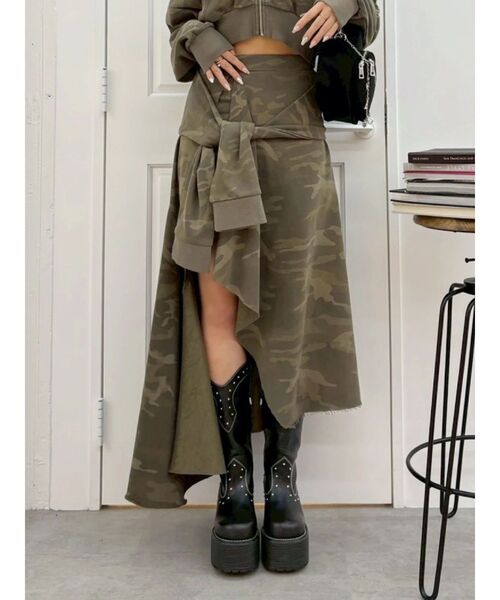 EVRIS(エヴリス)の「ダメージスウェットアシンメトリーロングスカート【セットアップ着用可能】春服(スカート・レディース・その他1/グレー/ホワイト・FREE)」の1枚目の写真