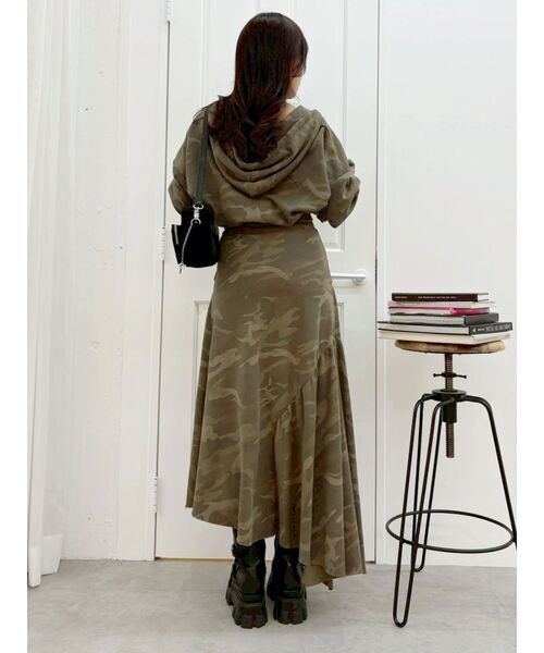 EVRIS(エヴリス)の「ダメージスウェットアシンメトリーロングスカート【セットアップ着用可能】春服(スカート・レディース・その他1/グレー/ホワイト・FREE)」の16枚目の写真