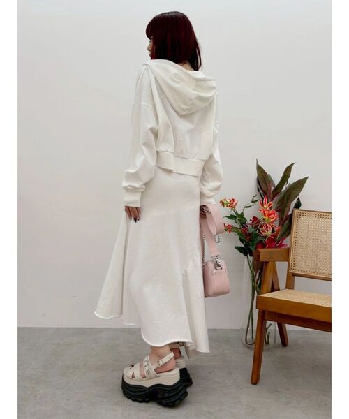 EVRIS(エヴリス)の「ダメージスウェットアシンメトリーロングスカート【セットアップ着用可能】春服(スカート・レディース・その他1/グレー/ホワイト・FREE)」の21枚目の写真
