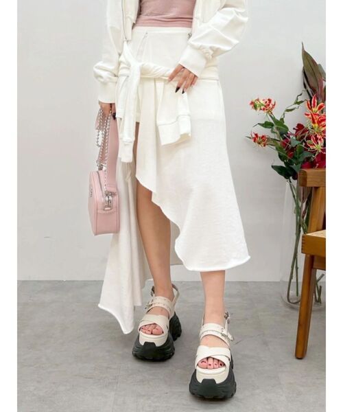 EVRIS(エヴリス)の「ダメージスウェットアシンメトリーロングスカート【セットアップ着用可能】春服(スカート・レディース・その他1/グレー/ホワイト・FREE)」の4枚目の写真