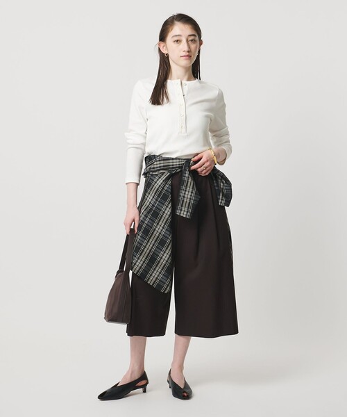 UNITED ARROWS（ユナイテッドアローズ）の「コットン フライス ヘンリーネック ロング Tシャツ（Tシャツ/カットソー・レディース・オフホワイト/ネイビー・FREE）」の17枚目の写真