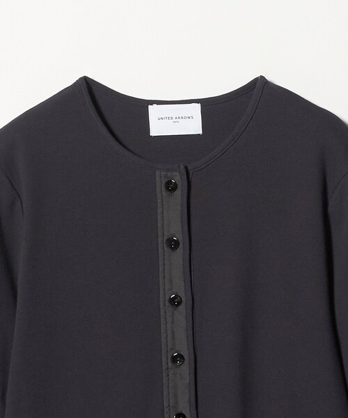 UNITED ARROWS（ユナイテッドアローズ）の「コットン フライス ヘンリーネック ロング Tシャツ（Tシャツ/カットソー・レディース・オフホワイト/ネイビー・FREE）」の11枚目の写真