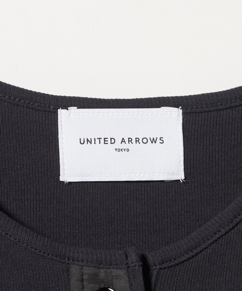 UNITED ARROWS（ユナイテッドアローズ）の「コットン フライス ヘンリーネック ロング Tシャツ（Tシャツ/カットソー・レディース・オフホワイト/ネイビー・FREE）」の4枚目の写真