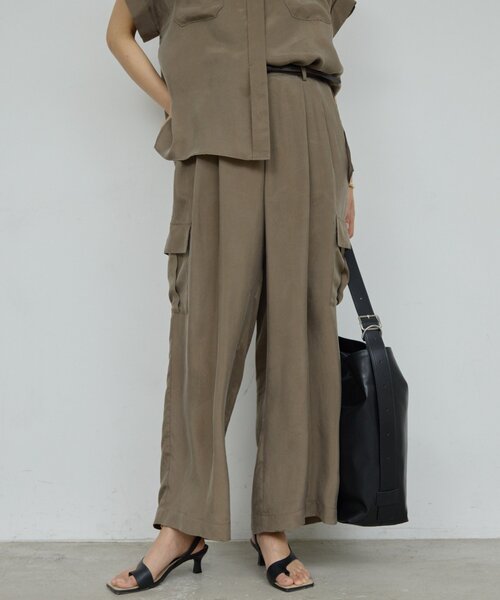 GALLARDAGALANTE（ガリャルダガランテ）の「【セットアップ対応】キュプラカーゴパンツ（その他パンツ・レディース・ブラウン/グレイッシュベージュ/ネイビー・0/1）」の4枚目の写真