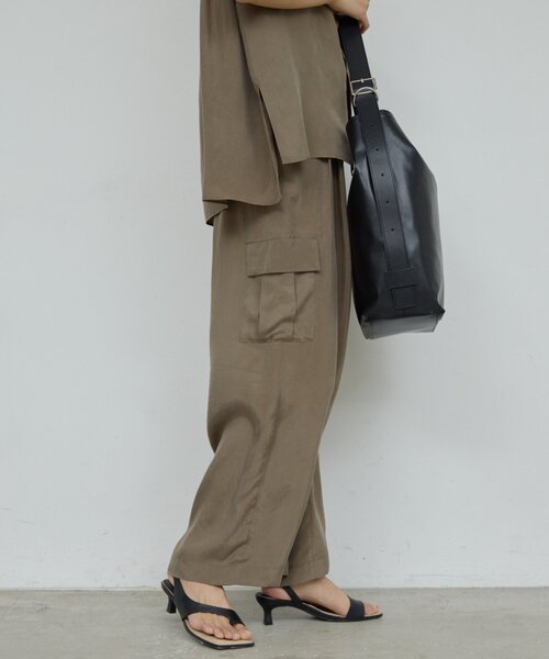 GALLARDAGALANTE（ガリャルダガランテ）の「【セットアップ対応】キュプラカーゴパンツ（その他パンツ・レディース・ブラウン/グレイッシュベージュ/ネイビー・0/1）」の5枚目の写真