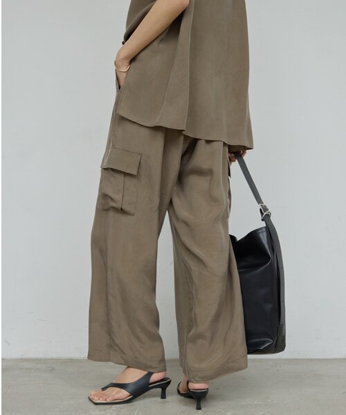 GALLARDAGALANTE（ガリャルダガランテ）の「【セットアップ対応】キュプラカーゴパンツ（その他パンツ・レディース・ブラウン/グレイッシュベージュ/ネイビー・0/1）」の6枚目の写真