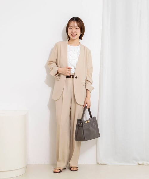 NOLLEY’S(ノーリーズ)の「《セットアップ対応》ストレッチツイルVネックジャケット(ノーカラージャケット・レディース・ネイビー/ベージュ・40/38/36)」の11枚目の写真