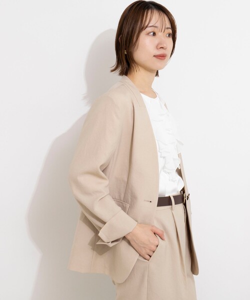 NOLLEY’S(ノーリーズ)の「《セットアップ対応》ストレッチツイルVネックジャケット(ノーカラージャケット・レディース・ネイビー/ベージュ・40/38/36)」の15枚目の写真