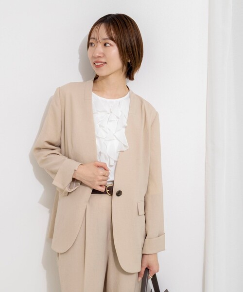 NOLLEY’S(ノーリーズ)の「《セットアップ対応》ストレッチツイルVネックジャケット(ノーカラージャケット・レディース・ネイビー/ベージュ・40/38/36)」の18枚目の写真