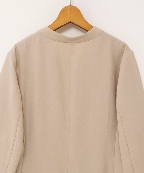 NOLLEY’S(ノーリーズ)の「《セットアップ対応》ストレッチツイルVネックジャケット(ノーカラージャケット・レディース・ネイビー/ベージュ・40/38/36)」の4枚目の写真