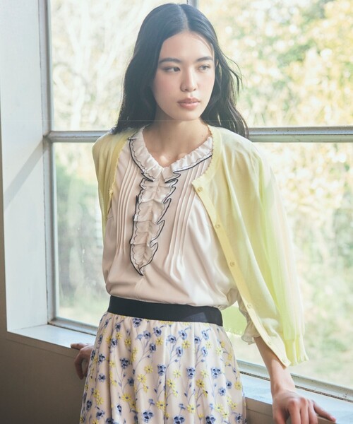 TO BE CHIC(トゥー ビー シック)の「シアーギャザースリーブ カーディガン(カーディガン/ボレロ・レディース・オフホワイト/パープル系その他4/ブラック/ベージュ系その他/グリーン系その他5/イエロー/グレー系その他2/グリーン・40/42)」の8枚目の写真