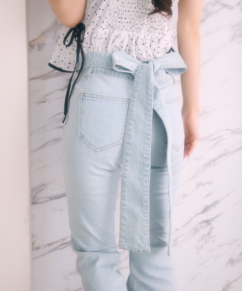 TITTY&CO.(ティティーアンドコー)の「ウエストリボンデニムパンツ(デニムパンツ・レディース・ブルー・MEDIUM/SMALL)」の9枚目の写真