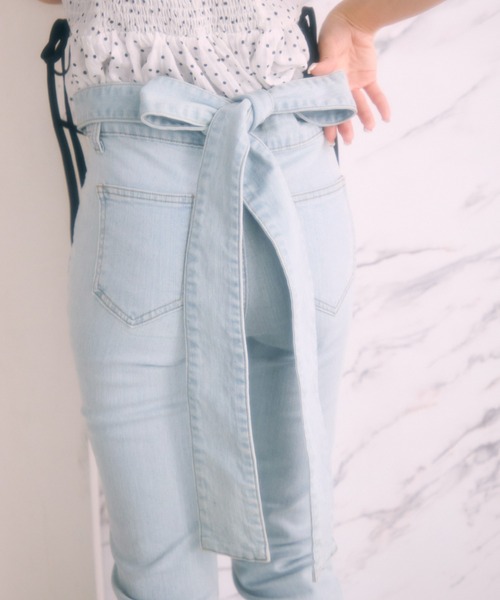 TITTY&CO.(ティティーアンドコー)の「ウエストリボンデニムパンツ(デニムパンツ・レディース・ブルー・MEDIUM/SMALL)」の7枚目の写真