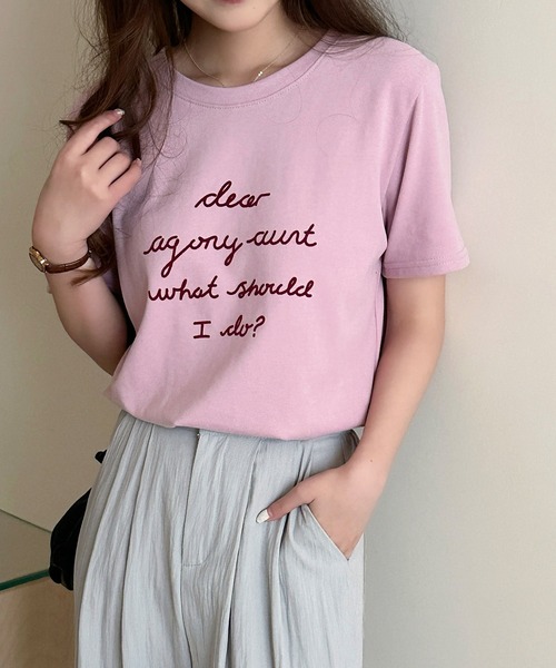 DAY CLOSET(デイ クローゼット)の「【立体フロッキー加工×英字ロゴプリント】半袖ラウンドネックTシャツ レディース(Tシャツ/カットソー・レディース・ブラック/ホワイト・FREE)」の3枚目の写真