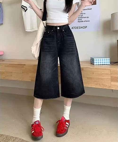 WESTSEA(ウエストシー)の「ヴィンテージウォッシュ ワイドデニム ハーフパンツ / バギーデニム 膝下丈(デニムパンツ・レディース・ブラック/ブルー・M/L)」の5枚目の写真
