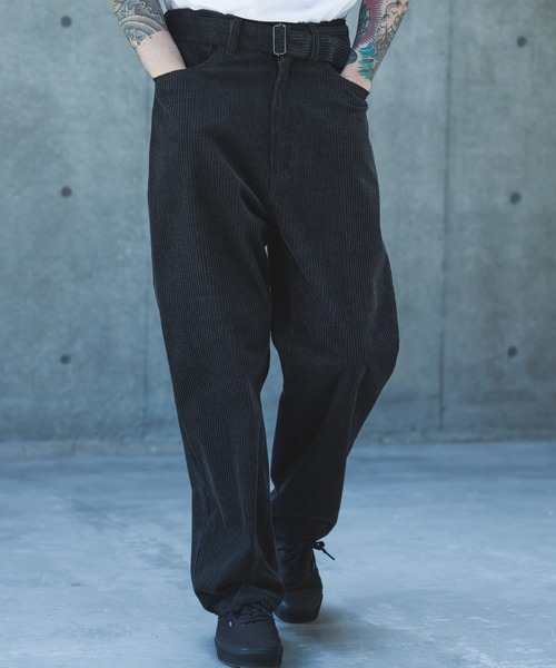 MR.OLIVE(ミスターオリーブ)の「WIDE WALE CORDUROY / BELTED RELAX TAPERED PANTS /M263130(チノパンツ・メンズ・チャコール/ブラウン・SMALL/LARGE/MEDIUM)」の1枚目の写真