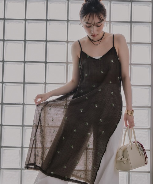 210nouve(トゥージュヌーブ)の「小花柄 刺繍 シアー キャミワンピース(ワンピース・レディース・ブラウン/アイボリー/ブラック・FREE)」の2枚目の写真
