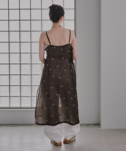210nouve(トゥージュヌーブ)の「小花柄 刺繍 シアー キャミワンピース(ワンピース・レディース・ブラウン/アイボリー/ブラック・FREE)」の22枚目の写真