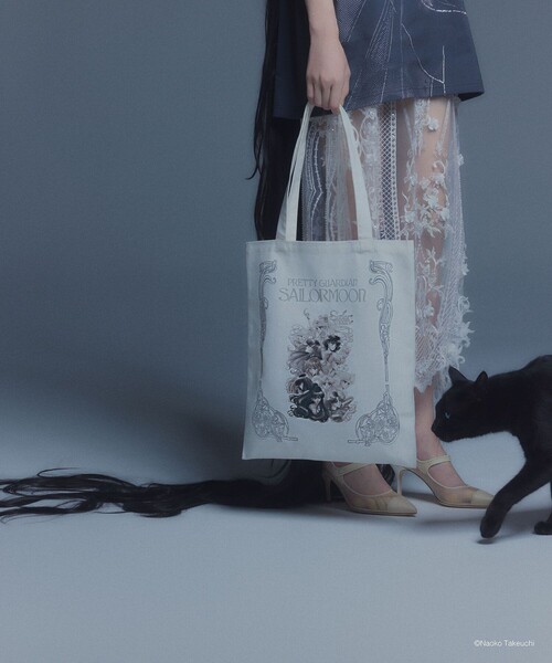 tanakadaisuke(タナカダイスケ)の「【tanakadaisuke/タナカダイスケ】Pretty Guardian Sailor Moon tote bag/プリティガーディアンセーラ―ムーントートバッグ(トートバッグ・レディース・ホワイト・FREE)」の1枚目の写真
