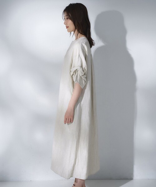 UNTITLED（アンタイトル）の「【TICCA】リネンツイストスリーブワンピース（ワンピース・レディース・ホワイト/ベージュ・02）」の17枚目の写真