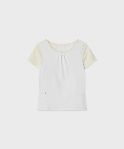 SUNLIT(サンリット)の「シャーリングボタンディテールTシャツ(ホワイト)(Tシャツ/カットソー・レディース・その他・FREE)」の2枚目の写真