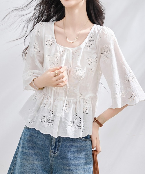 LUCPY(ラクピー)の「コットンレースペプラムブラウス(シャツ/ブラウス・レディース・ホワイト・X-LARGE/LARGE/MEDIUM/SMALL)」の1枚目の写真