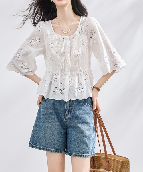 LUCPY(ラクピー)の「コットンレースペプラムブラウス(シャツ/ブラウス・レディース・ホワイト・X-LARGE/LARGE/MEDIUM/SMALL)」の2枚目の写真