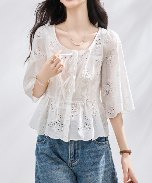 LUCPY(ラクピー)の「コットンレースペプラムブラウス(シャツ/ブラウス・レディース・ホワイト・X-LARGE/LARGE/MEDIUM/SMALL)」の3枚目の写真
