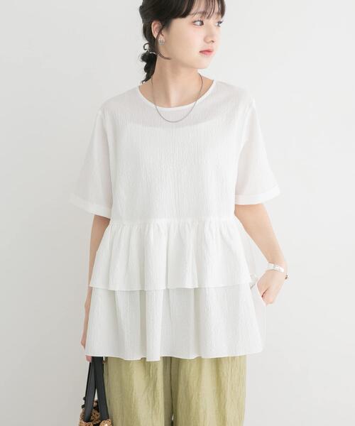 ITEMS URBANRESEARCH(アイテムズ アーバンリサーチ)の「サッカーフリルブラウス(シャツ/ブラウス・レディース・ブラック/ブルー/ホワイト・FREE)」の1枚目の写真