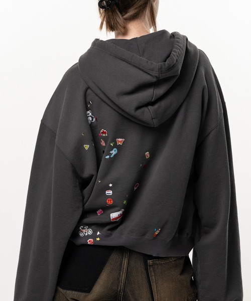 Maison MIHARA YASUHIRO(メゾンミハラヤスヒロ)の「Kids Sticker Printed Zip-up Hoodie(パーカー・レディース・グレー/ブラック・36)」の9枚目の写真