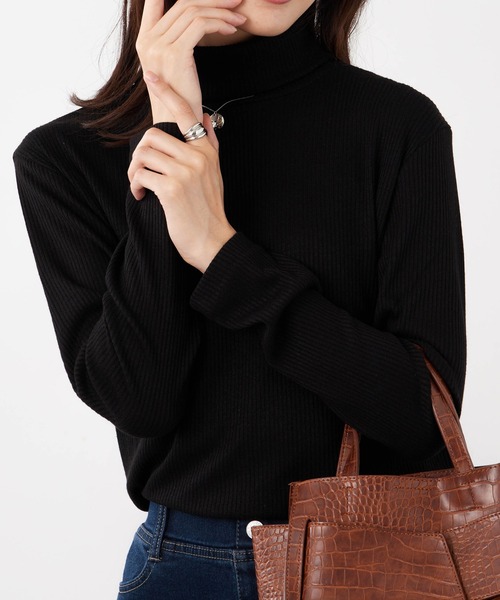 BELLUNA PLUS(ベルーナ)の「まるでニット!サラ軽リブハイネックプルオーバー(Tシャツ/カットソー・レディース・杢グレー/アイボリー/ブラック・X-LARGE/LARGE)」の1枚目の写真