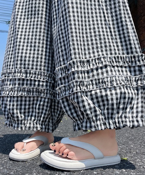 LUCPY(ラクピー)の「ギンガムチェックバルーンワイドパンツ(デニムパンツ・レディース・ブラック×ホワイト・SMALL/X-LARGE/LARGE/MEDIUM)」の2枚目の写真