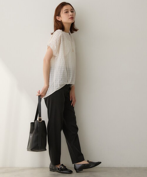 UNTITLED(アンタイトル)の「【ウエストゴム/リラクシー】シャイニーキュプラテーパードパンツ(その他パンツ・レディース・ブラック/キャメル/カーキ・00/01/02/03/04/42/46/48/50/44)」の7枚目の写真